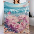 thumbnail image 4 of Manta súper suave con forma de corazón de rosa rosa en la playa, manta navideña de franela de microfibra para sofá cama, mullida y cálida de 60 x 80 pulgadas, 4 of 8