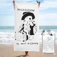 thumbnail image 1 of La migración no es un crimen Toalla de playa Toallas de baño de microfibra Manta de playa suave para desfiles Natación Yoga Mujeres Hombres, 1 of 4