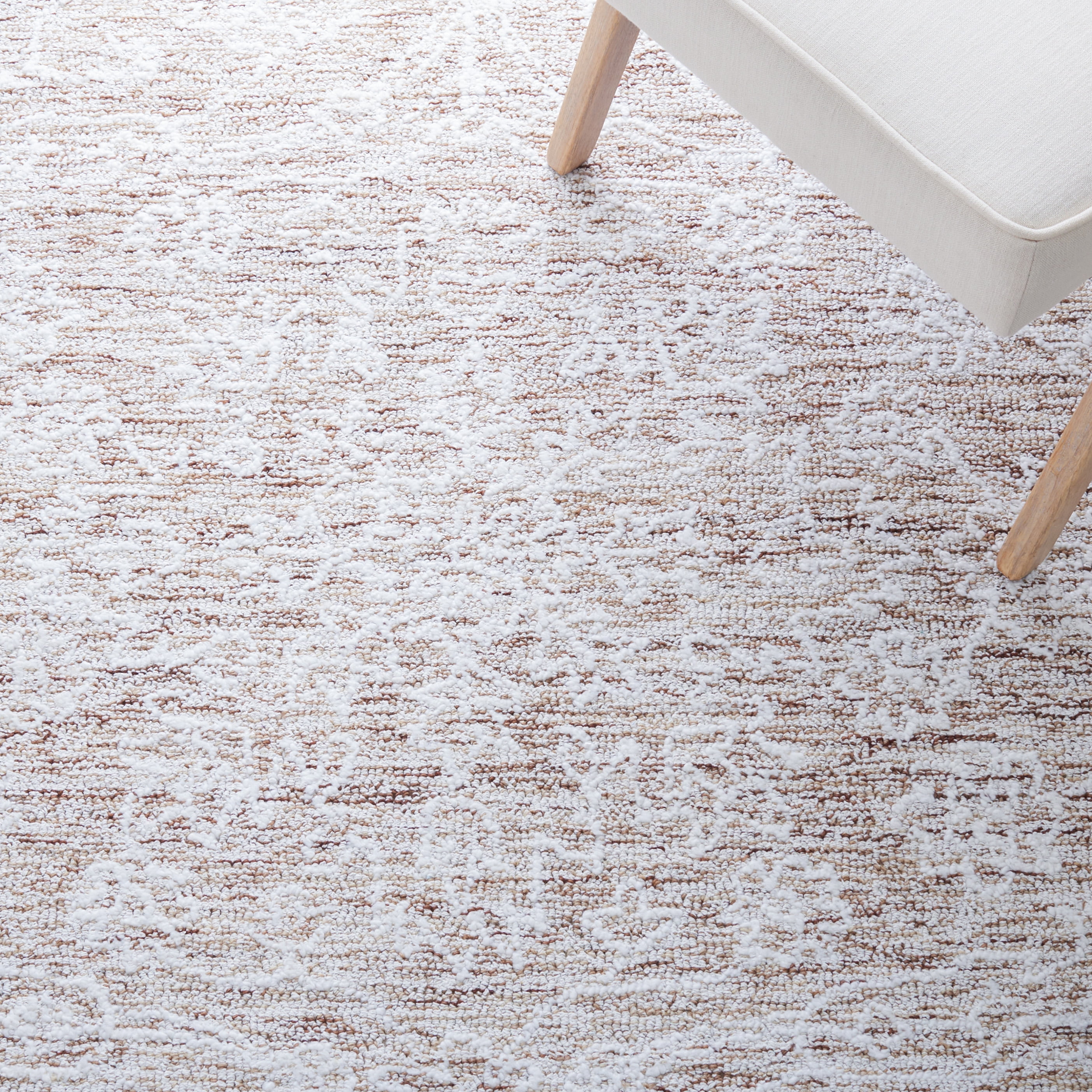 SAFAVIEH Metro Gwendolyn Medallion Area Rug, Ivory/Beige, 6' x 6' Square