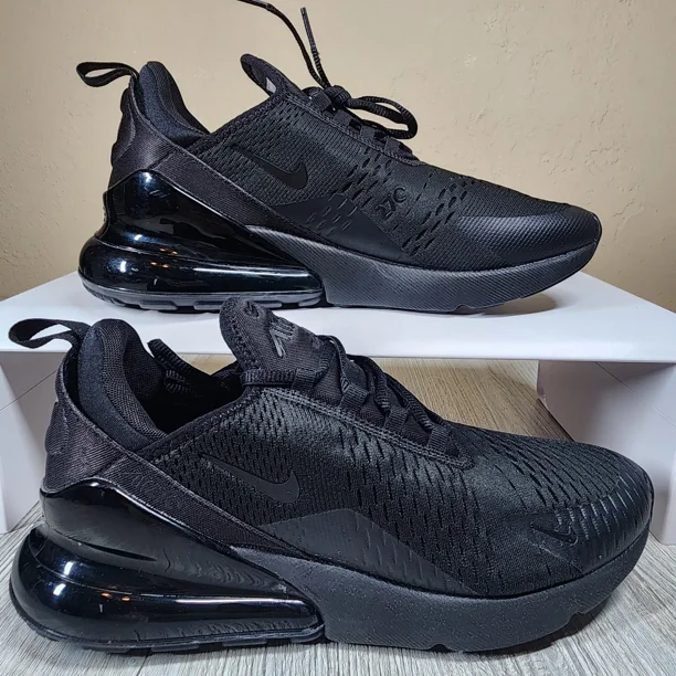 Nike Air Max 270 Triple Black Mens Size 10 New AH8050-005