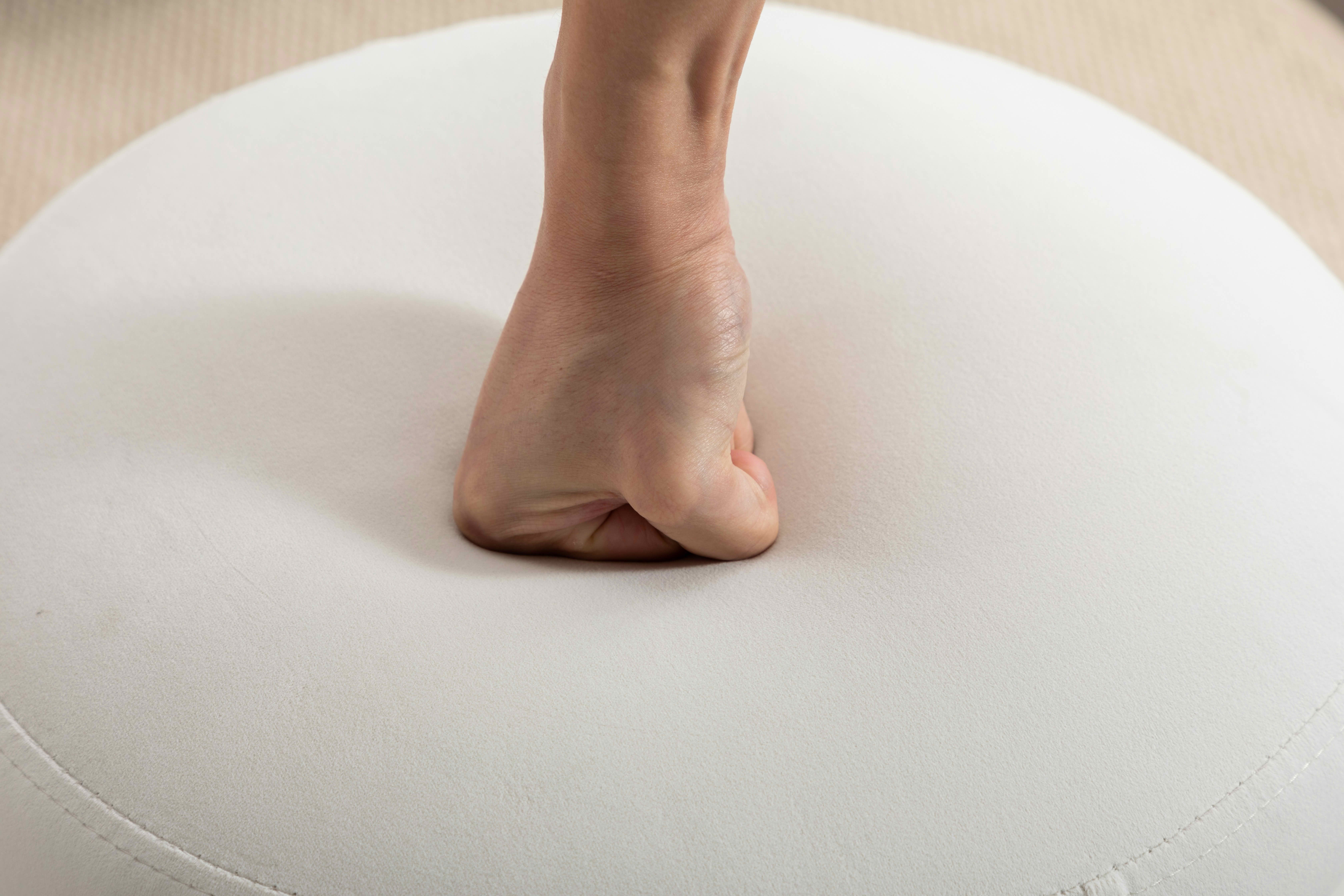 MAYEERTY Soft Velvet Round Ottoman Footrest Stool, Ivory