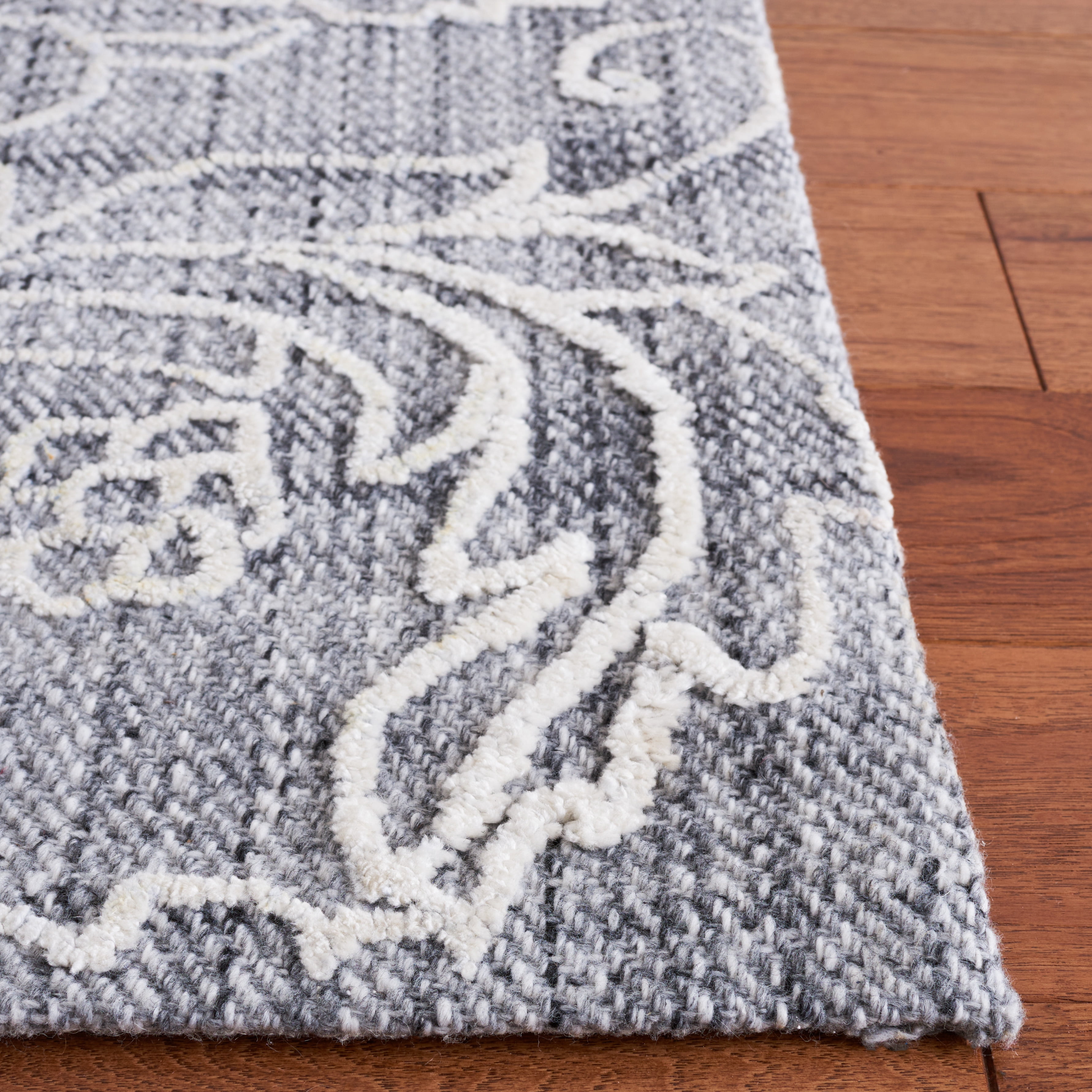SAFAVIEH Marbella Zarif Floral Area Rug, Dark Grey/Ivory, 8' x 10'