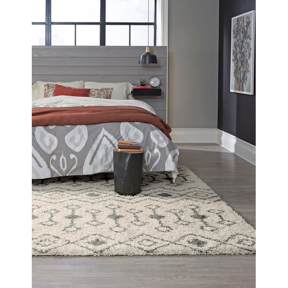 Rugs.com Moroccan Trellis Shag Collection Rug – 5' Square Ivory Shag Rug Perfect for Living Rooms, Kitchens, Entryways