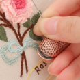 thumbnail image 4 of Dedal protector de dedos para costura, dedal para acolchado, anillo de bordado estilo vintage Bronce rojo, 4 of 9