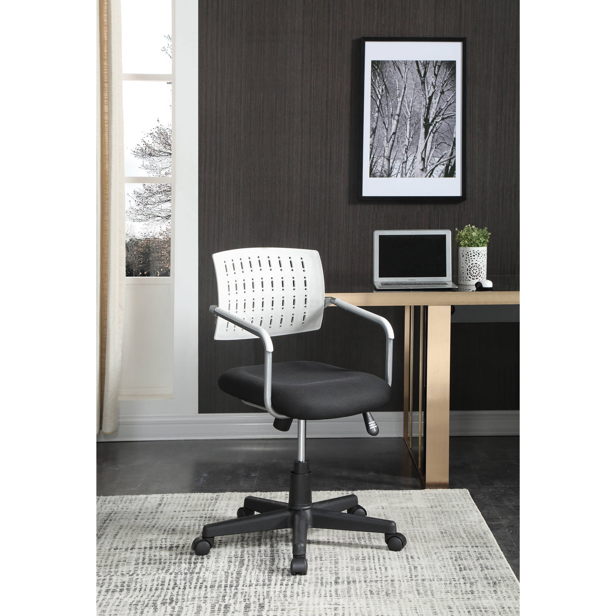 Hodedah Mesh Mid-Back, Adjustable Height, Swiveling Desk Chair