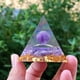 thumbnail image 2 of Piedra triturada 5 cm Chakra cristal pirámide decoración del hogar artesanía BRILLAR Rojo Verde, 2 of 5
