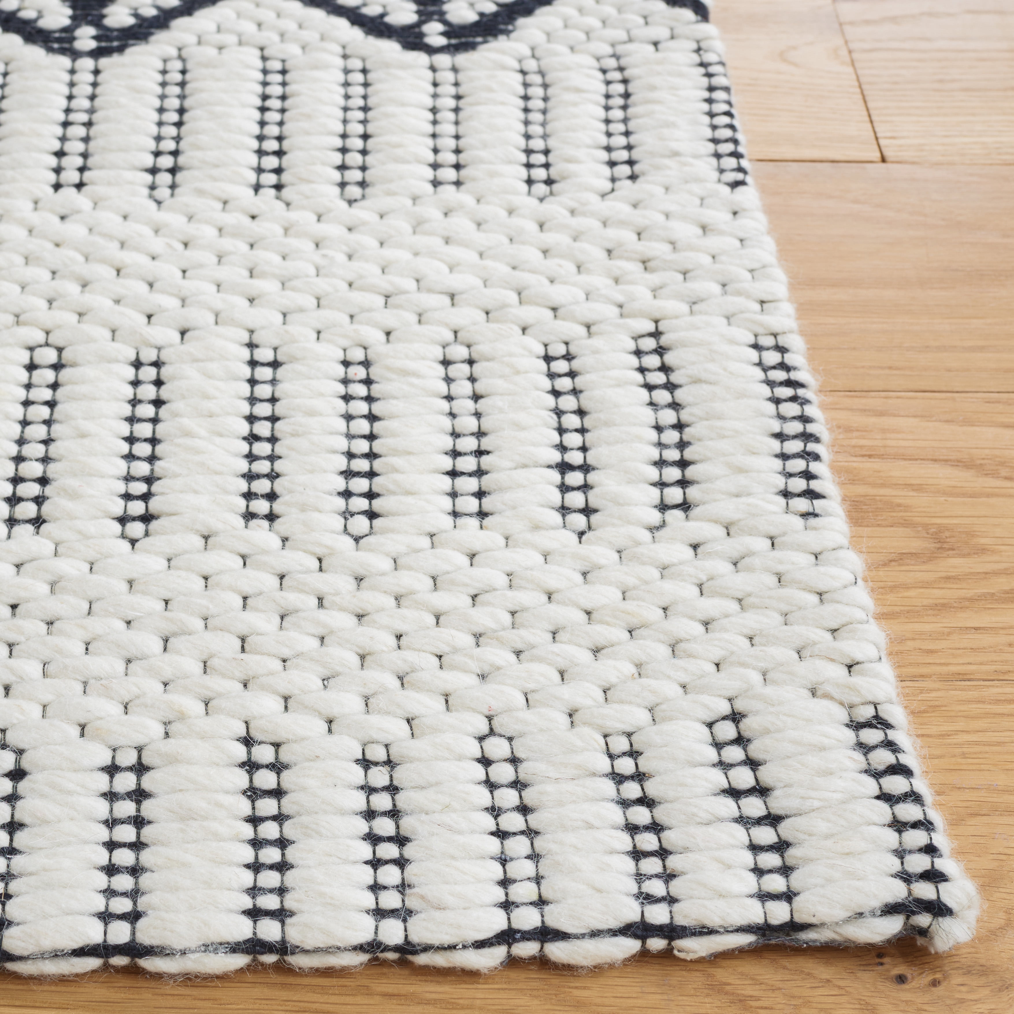 SAFAVIEH Vermont Wayne Trellis Area Rug, Ivory/Black, 3' x 5'