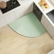 thumbnail image 4 of Tapetes de piso de color sólido en forma de abanico. El barro de diatomeas absorbe agua y aceite y se puede limpiar. Tapetes de cocina. Tapetes de baño antideslizantes. Alfombra para el hogar. Tamaño, 4 of 7