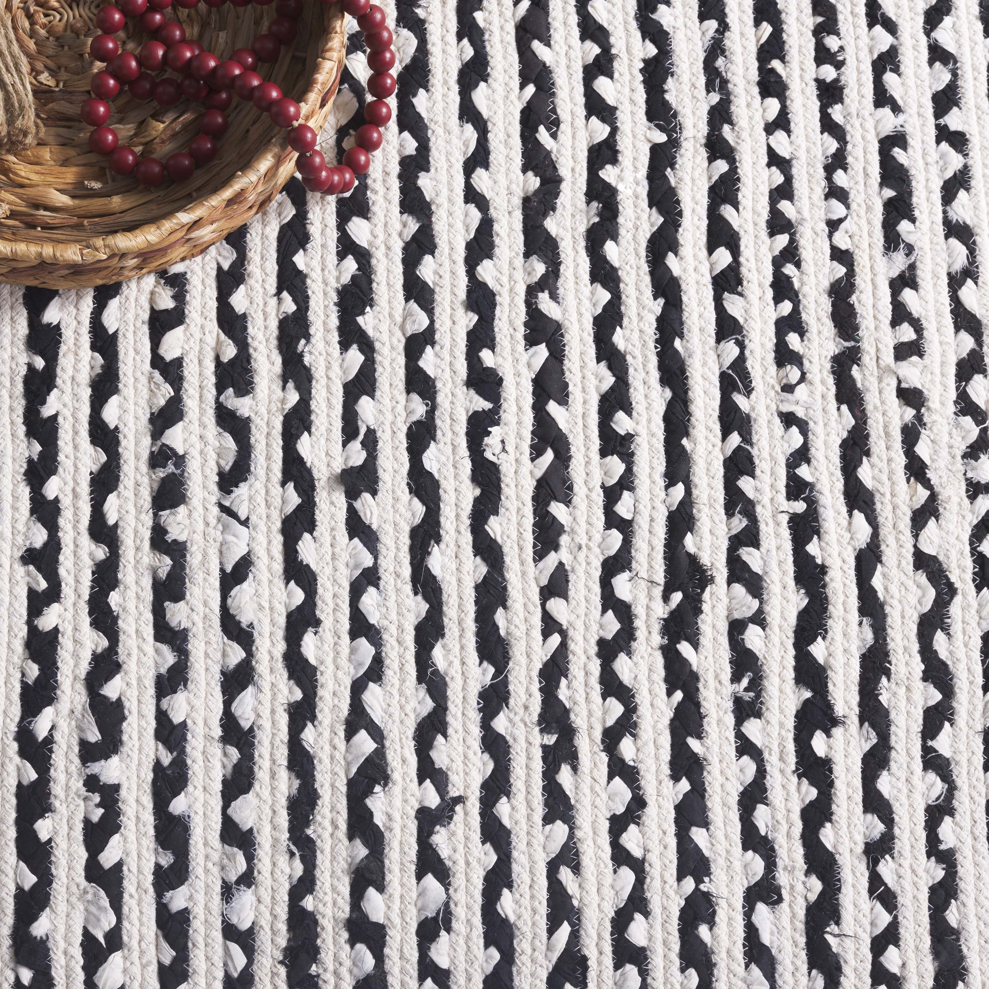 SAFAVIEH Braided Anabella Bordered Cotton Reversible Area Rug, Black/Ivory, 6' x 9'
