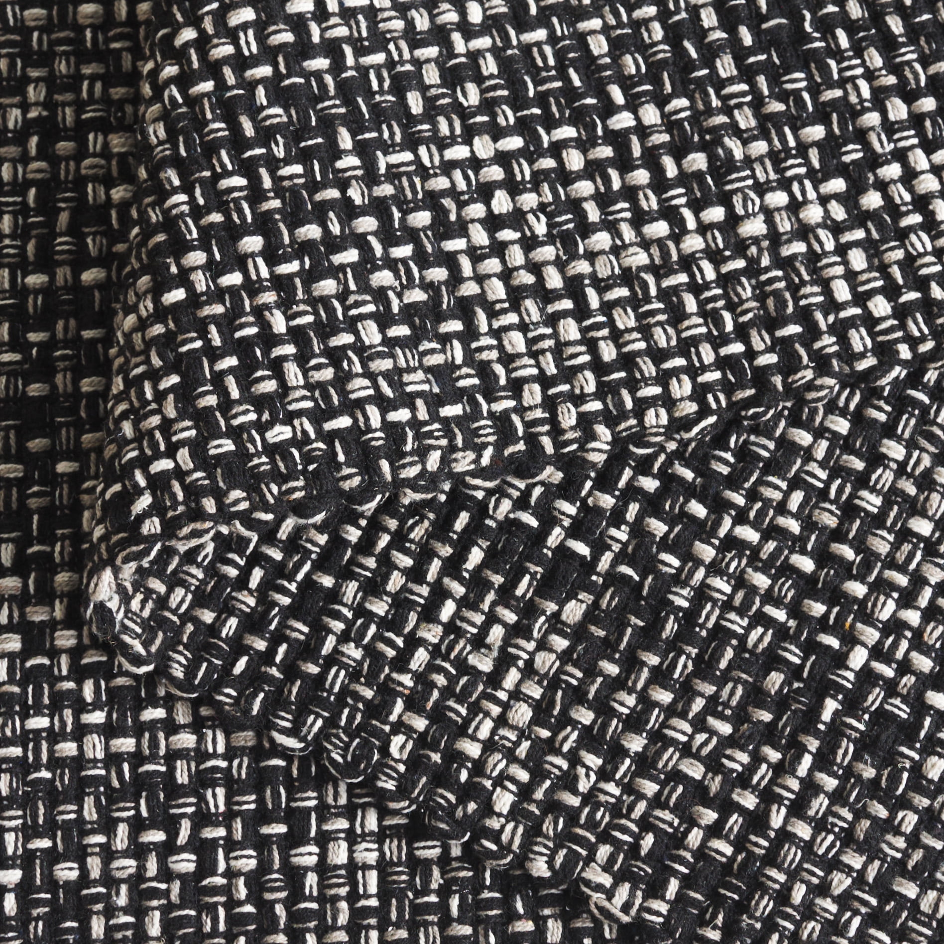 SAFAVIEH Montauk Ombre Solid Area Rug, Black, 6' x 6' Round