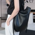thumbnail image 2 of Bolso de hombro nuevo y moderno para mujer, bolso de mano con forma de U de gran capacidad, bolso cruzado sencillo y versátil a la moda para mujer, 2 of 5