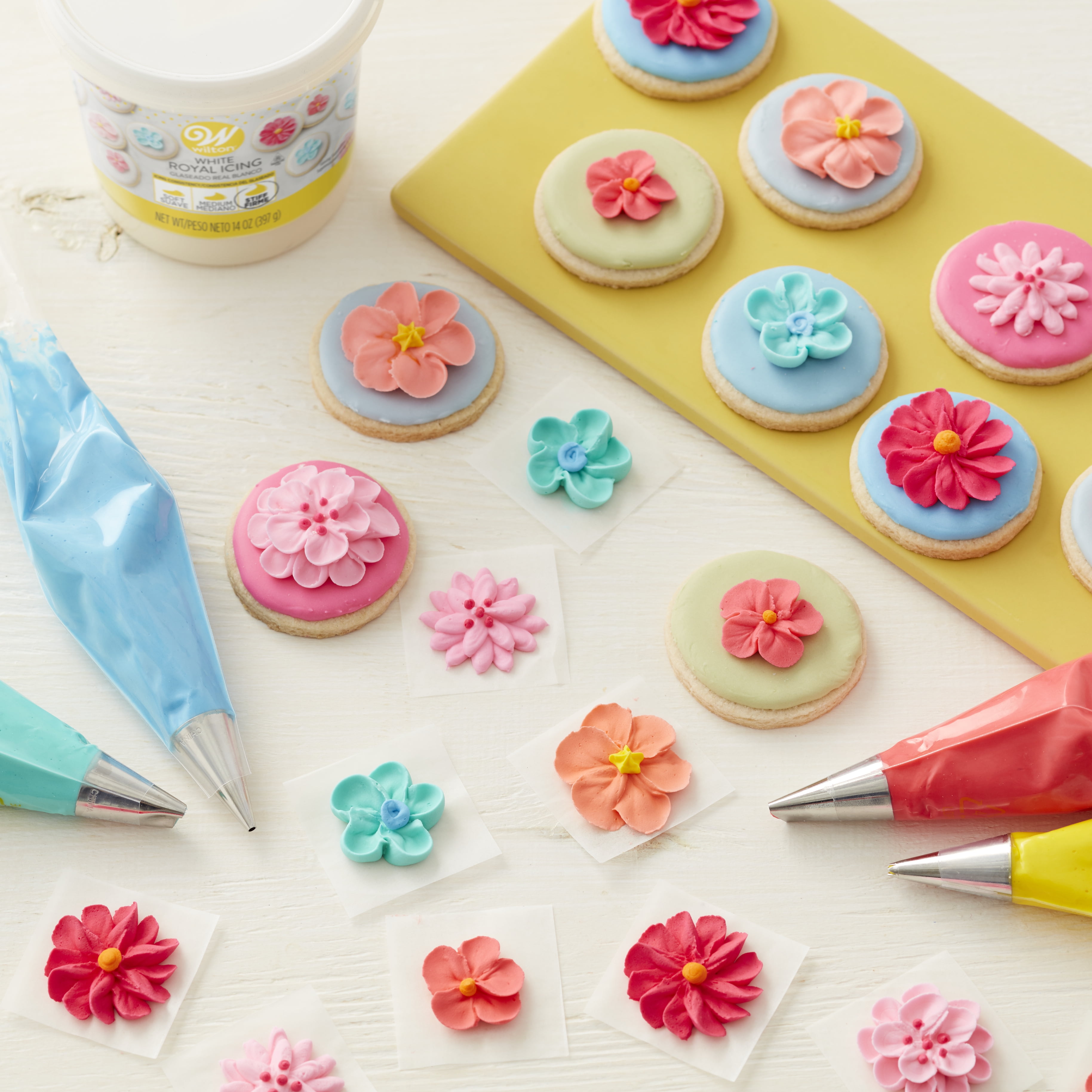 Wilton White Royal Icing Stiff Consistency Ready-To-Use 14oz