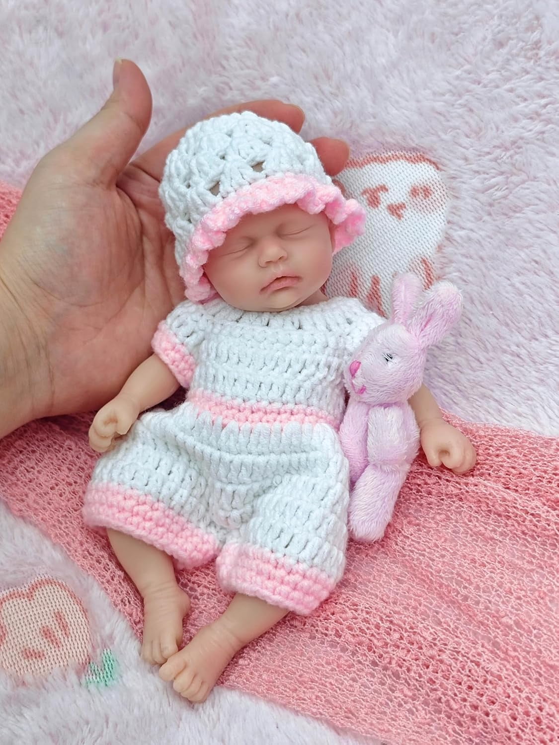 NEWTOTLOVE Micro Full Body Platinum Silicone Reborn Baby Doll 7 Inch Looking Real Baby Miniature Lifelike Sleeping Eyes Closed Baby Girl Realistic Newborn Baby Doll with Gift Box