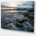 thumbnail image 2 of Vagues Blanches Frappant le Bord de Mer, 2 of 3