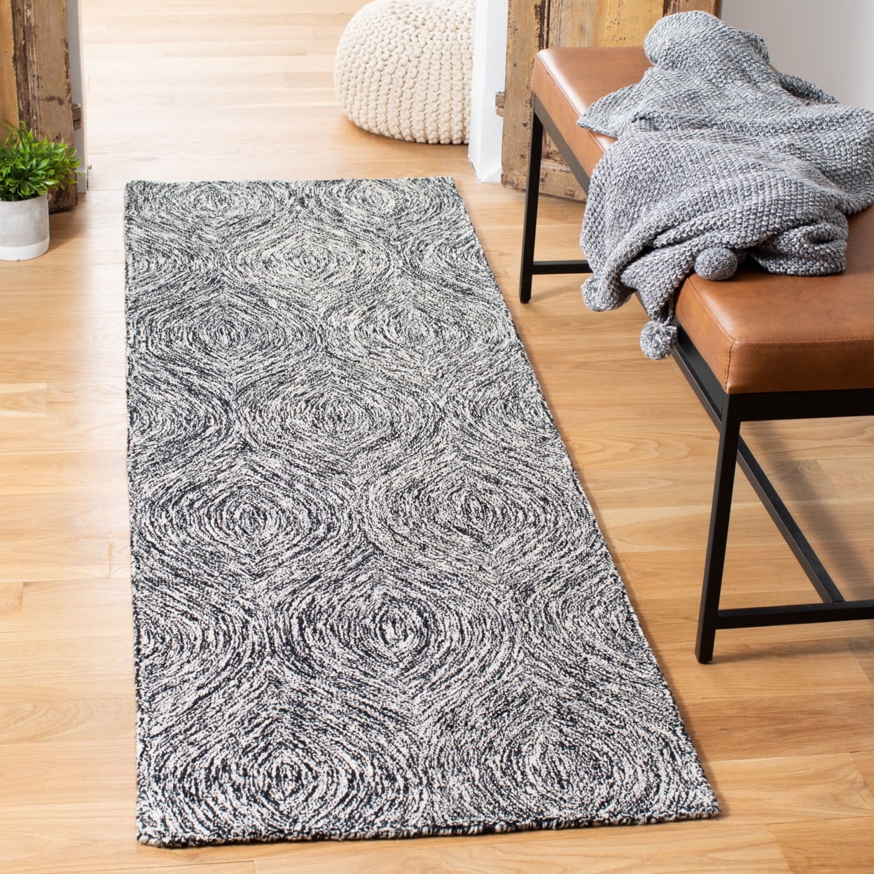 SAFAVIEH Micro-Loop Catrine Abstract Ogee Wool Area Rug, Black/Ivory, 8' x 10'