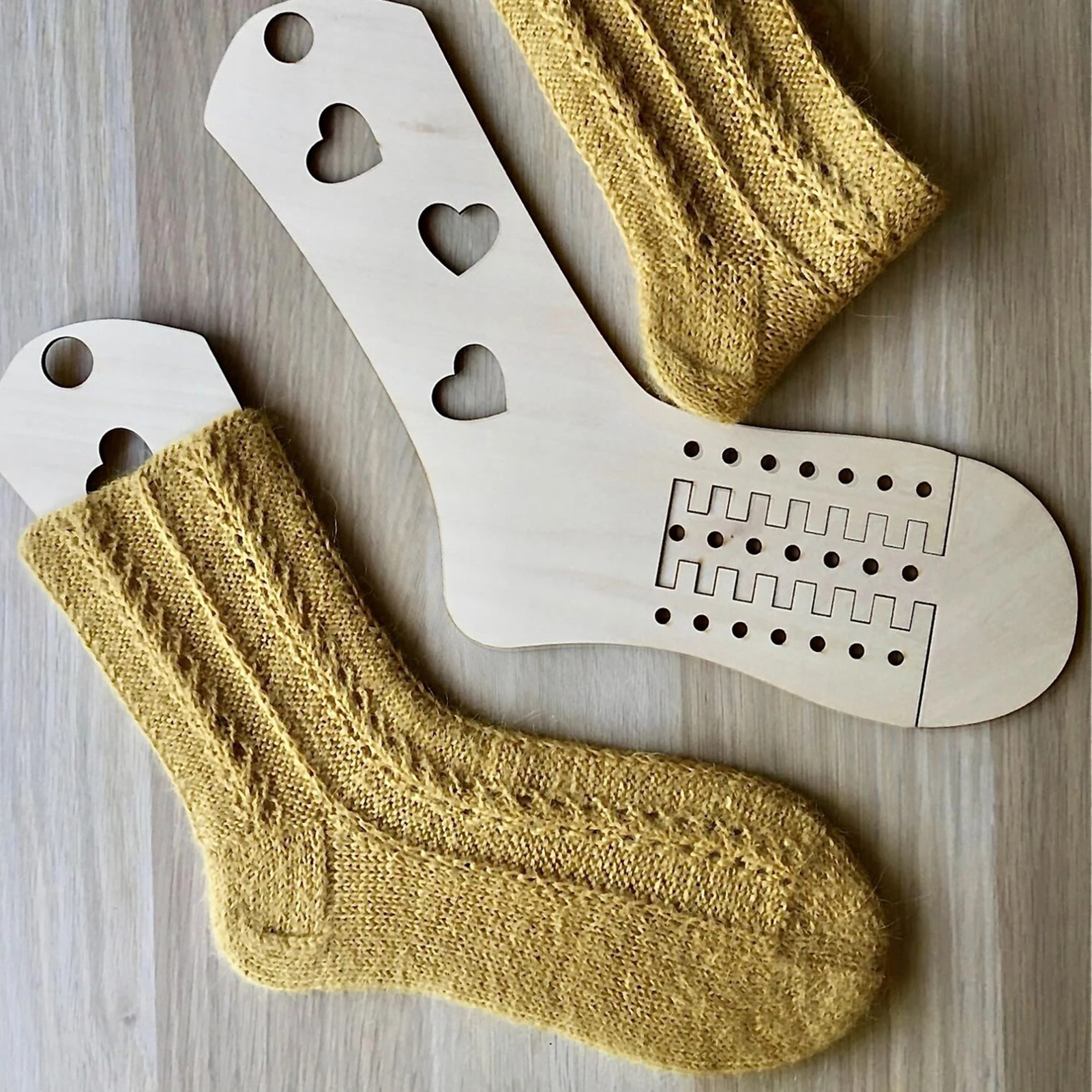 Cheers.US 1 Pair Sock Blockers Wooden Sock for Knitting Crochet Stocking  Display Molds Handmade Knit Sock Form Mold Crafts Household Knitting Tools  