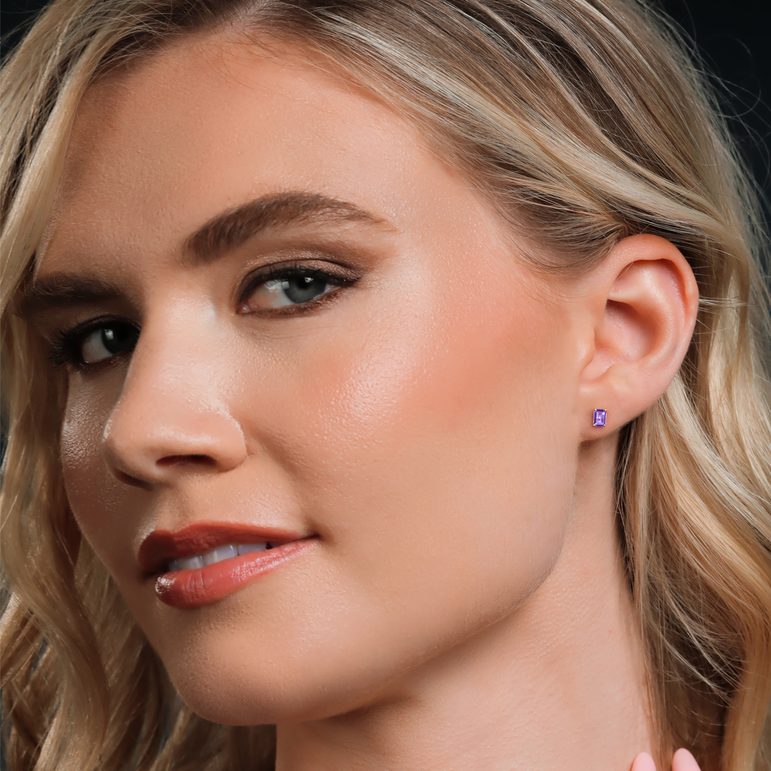 Gem Stone King 14K Yellow Gold Purple Amethyst Stud Basket Setting Earrings for Women Men | 1.04 Cttw | Gemstone February Birthstone | Emerald Cut 6X4MM | Double Notch | Gold Earrings for Women Men