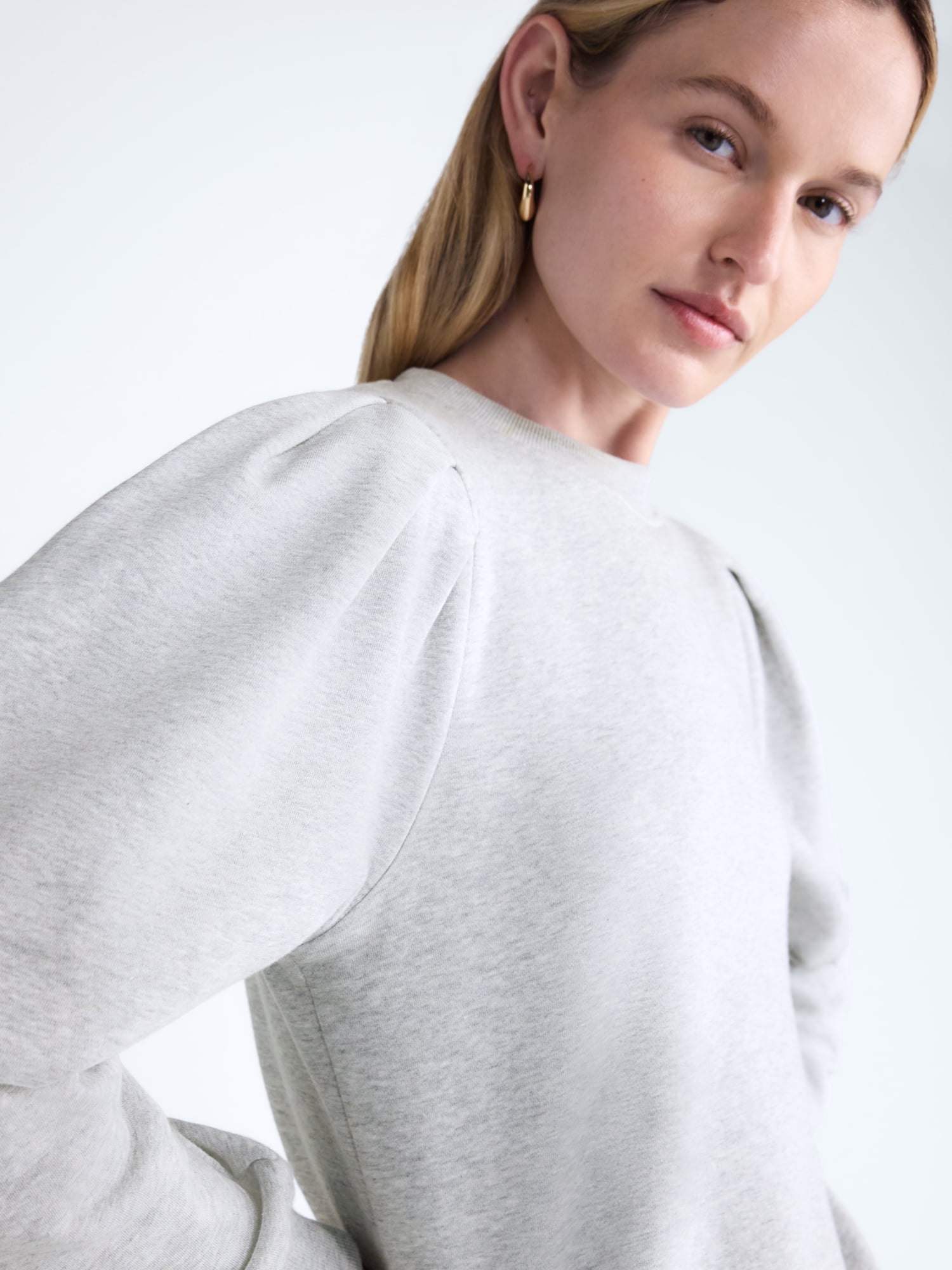 Scoop Women’s and Women's Plus Pleat Shoulder Sweatshirt, Sizes XS-4X