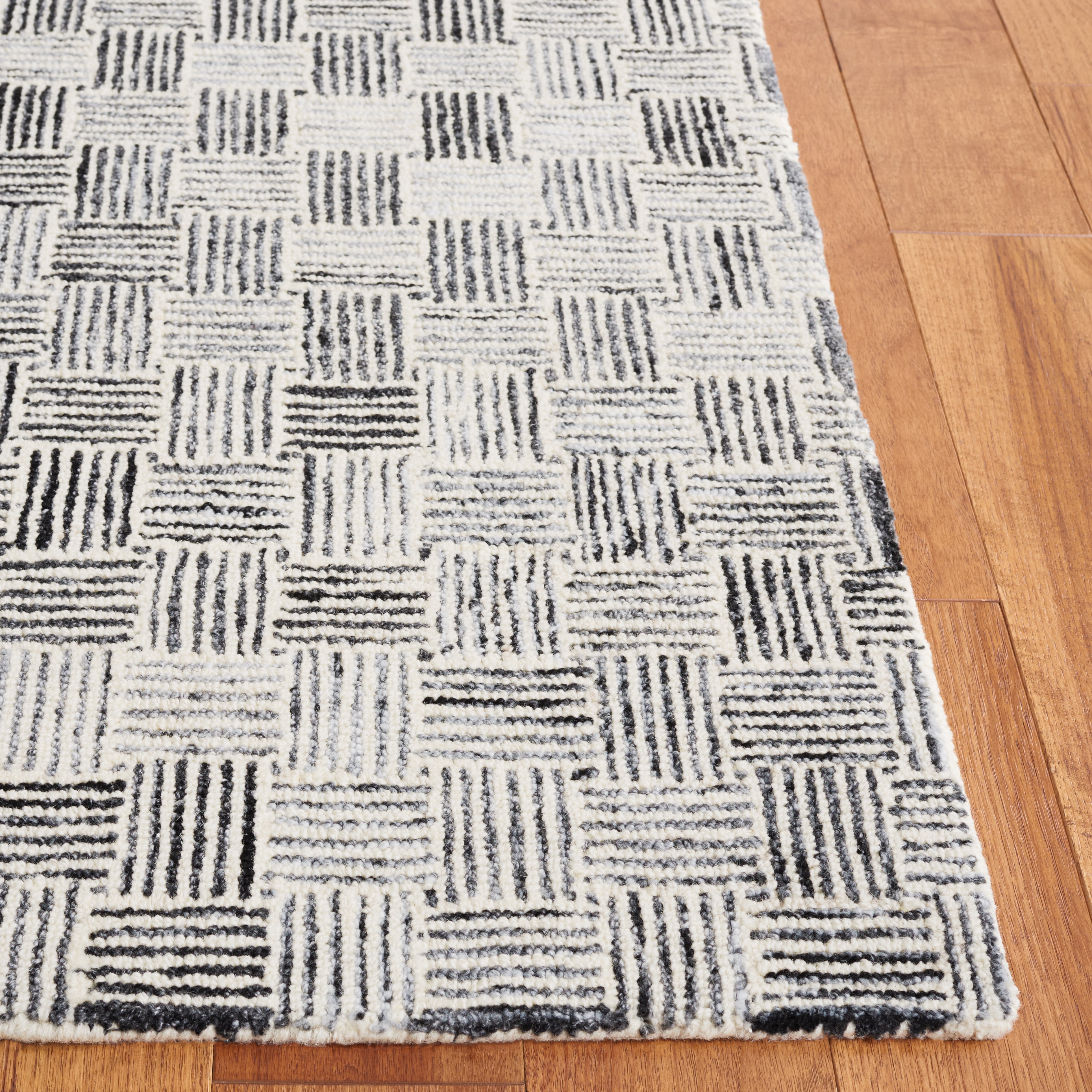 SAFAVIEH Micro-Loop Charlotte Solid Area Rug, Dark Grey/Ivory, 5' x 5' Square