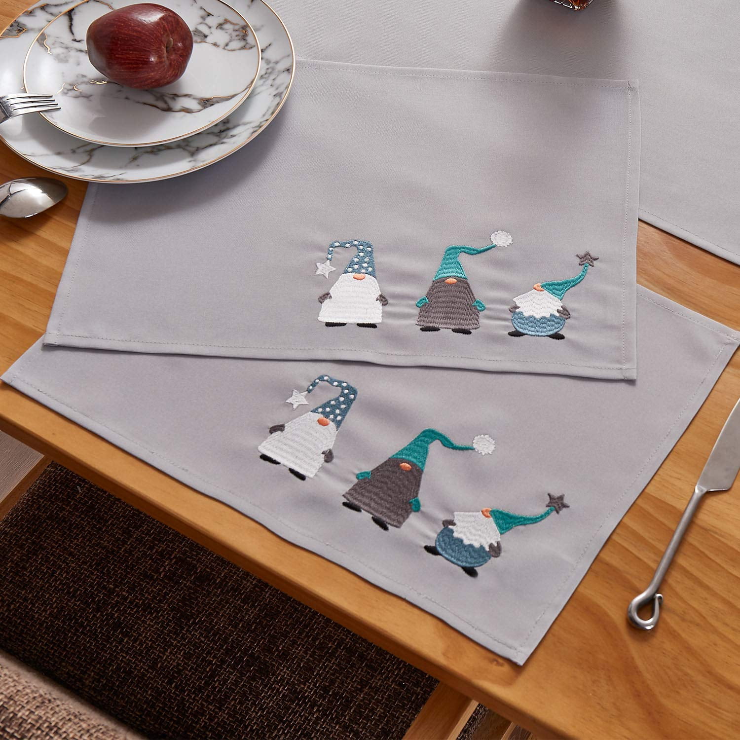 Phantoscope Merry Christmas Placemats with Embroidered Reyes Magos for Kitchen Dining Tables, 13" x 18", Gray, 2 Pack