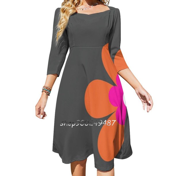 ¡Llamamos a todos los amantes del color naranja! Este vibrante vestido retro de los años 70 con escote cuadrado es un lindo vestido holgado con estampado elegante para fiestas en la playa