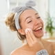 thumbnail image 4 of Diadema de spa para lavarse la cara y muñequera a juego, diadema para el cuidado de la piel difusa para adolescentes y niñas, diadema de maquillaje facial suave para niños, 4 of 5