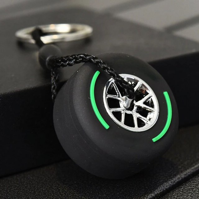 Llaveros creativos de acero inoxidable para ruedas de coche, llaveros para mochila, motocicletas F1, joyería de moda, regalo de amistad al por mayor, 2023