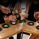 thumbnail image 5 of Posavasos de vinilo para bebidas: protección para la mesa que evita daños en los muebles (6 unidades de vinilo), 5 of 5