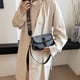 thumbnail image 4 of Bolso Hombro para Mujer Informal PU Con Correa Ajustable Cuadrado Pequeño, 4 of 9