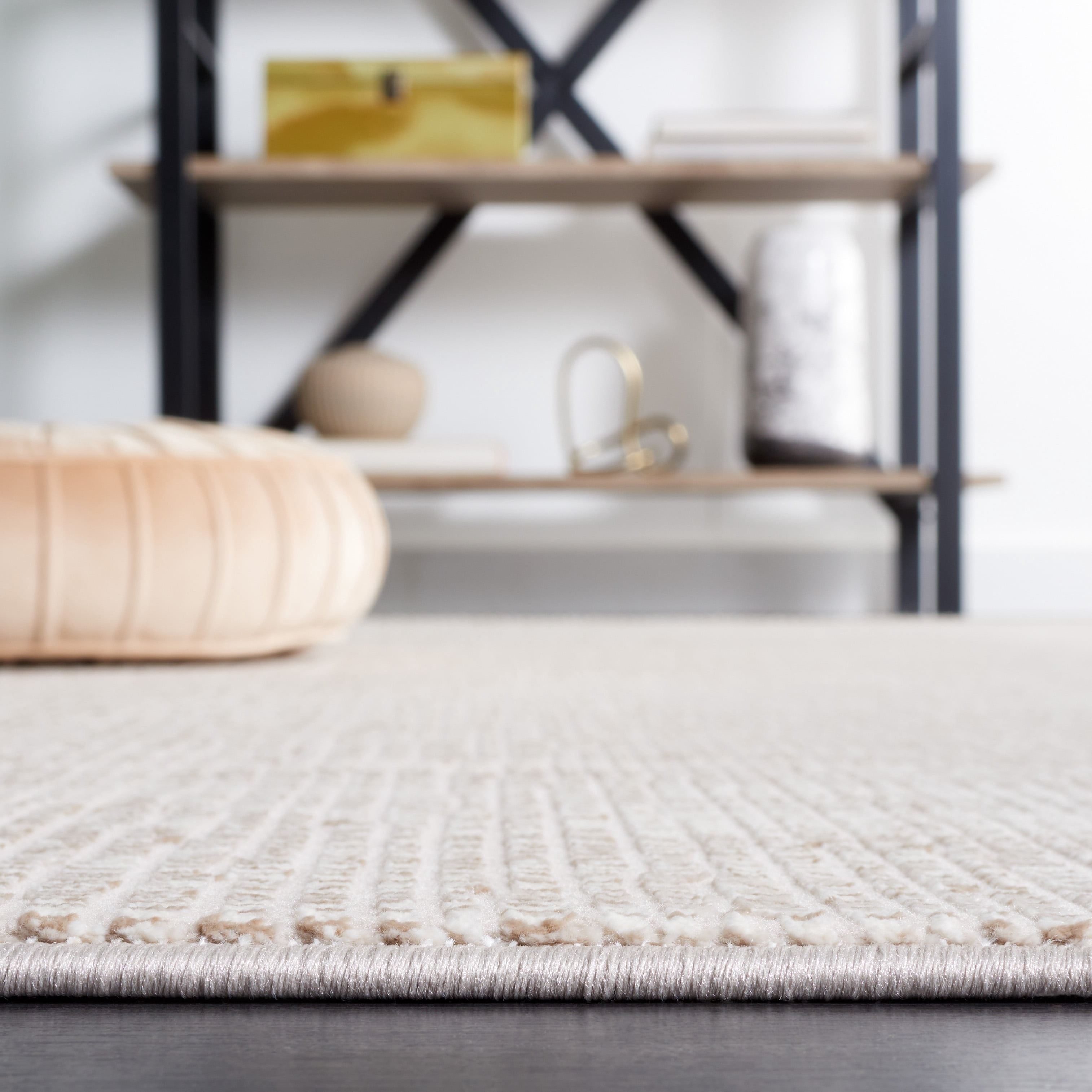 SAFAVIEH Continental Lecia Distressed Area Rug, Ivory/Beige, 4' x 6'
