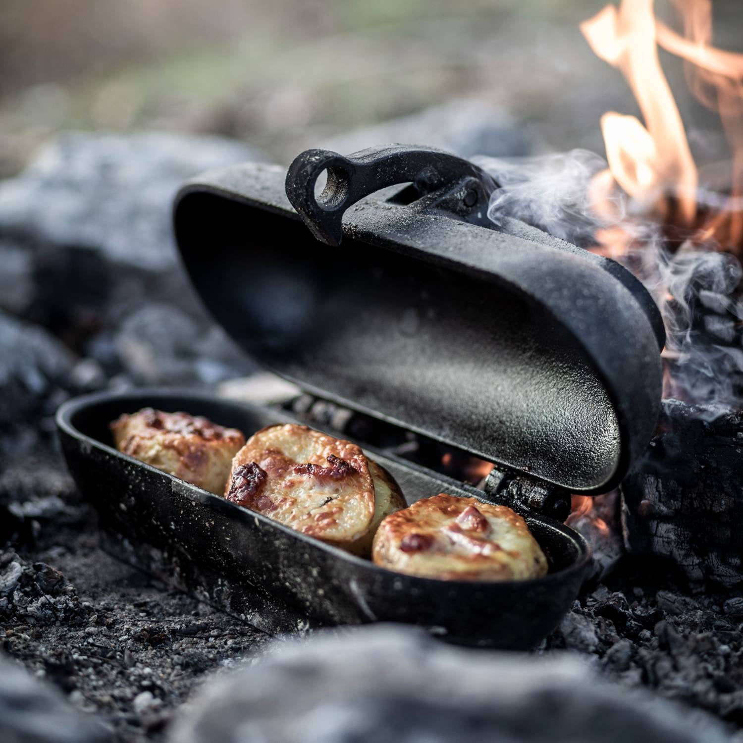 Petromax Cast Iron Potato Roaster, Campsite Cooker for Savory
