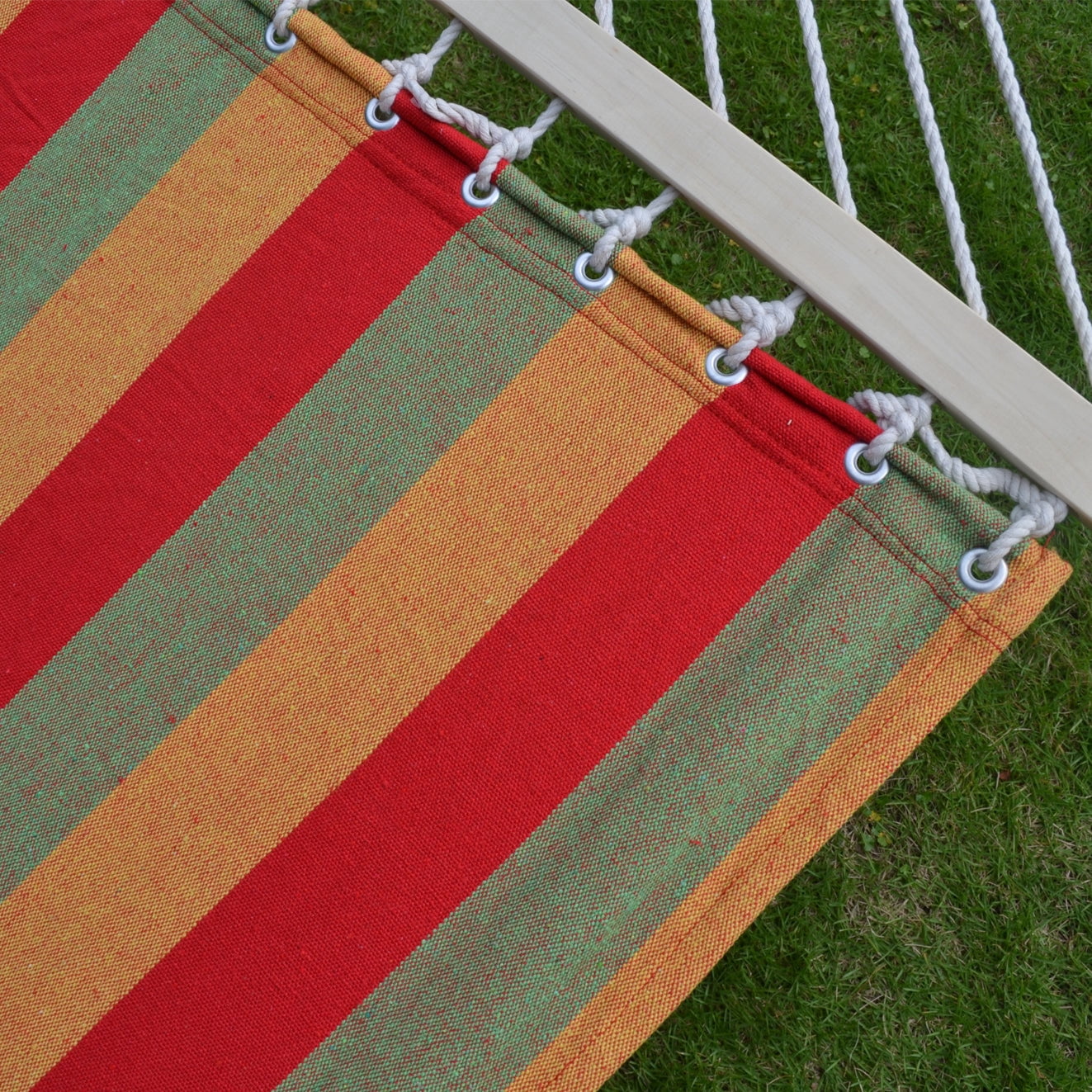 SUNRISEUMBRELLA Quilted Hammock with Pillow Heavy Duty Double Hammock with Spreader Bar, Quilted Fabric Hammocks Outside Hammock for Outdoor Garden Balcony, 330 Pound Capacity