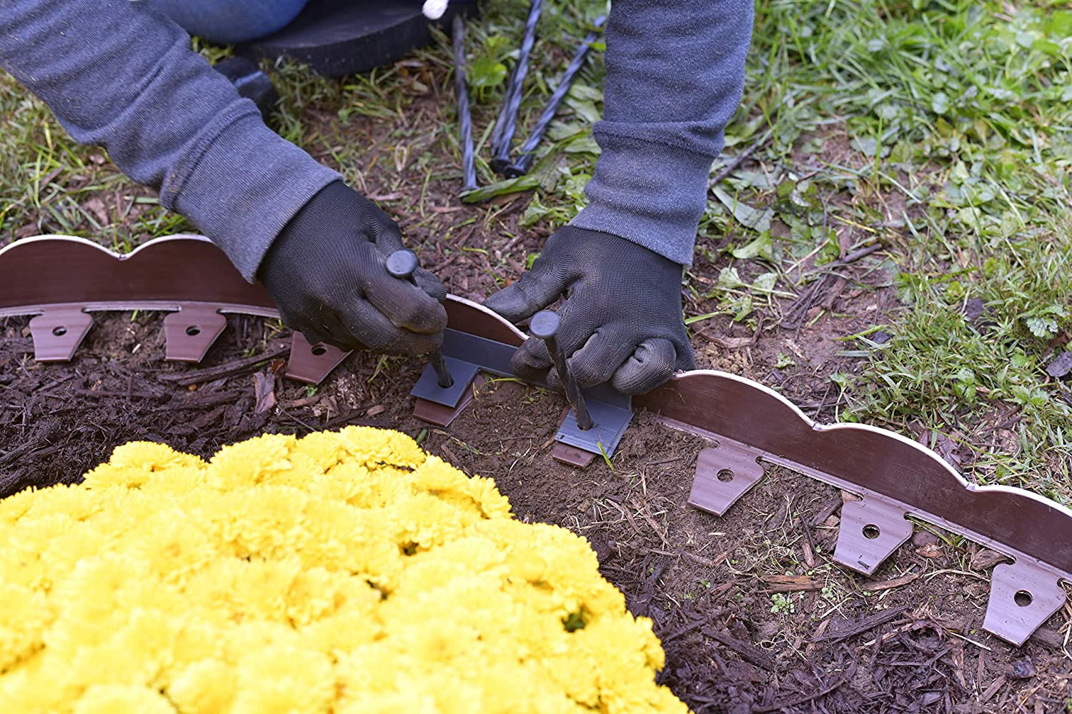 EasyFlex Plastic Brown Scalloped Landscape Edging Kit