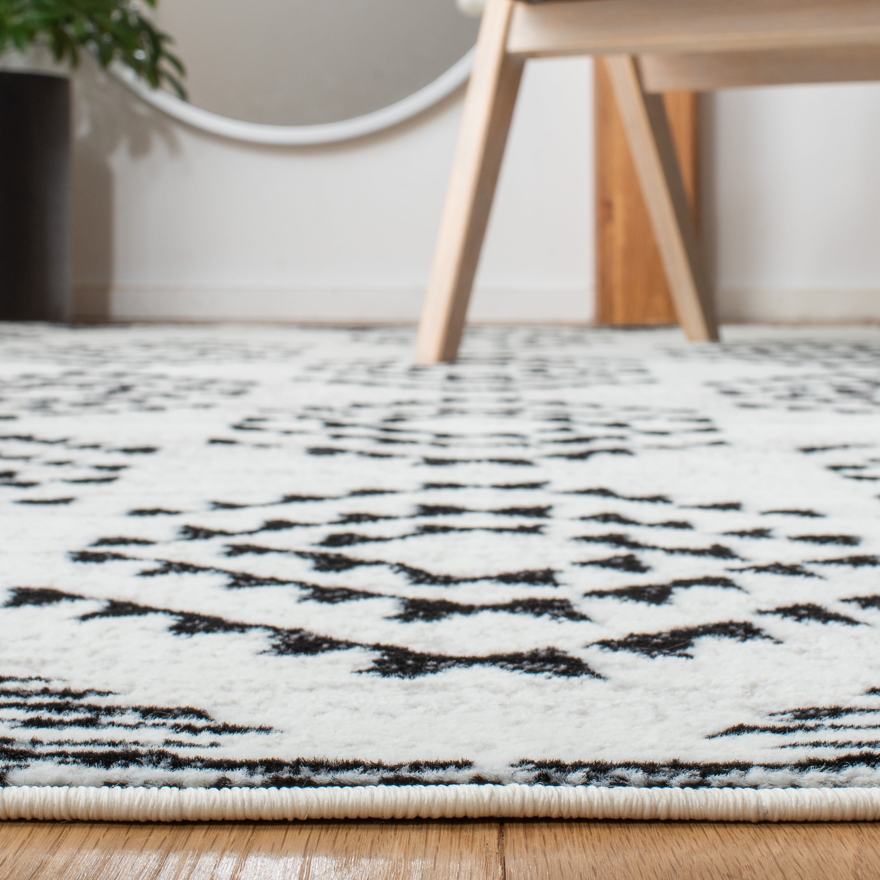 SAFAVIEH Skyler Kandace Oriental Area Rug, Ivory/Black, 4' x 6'