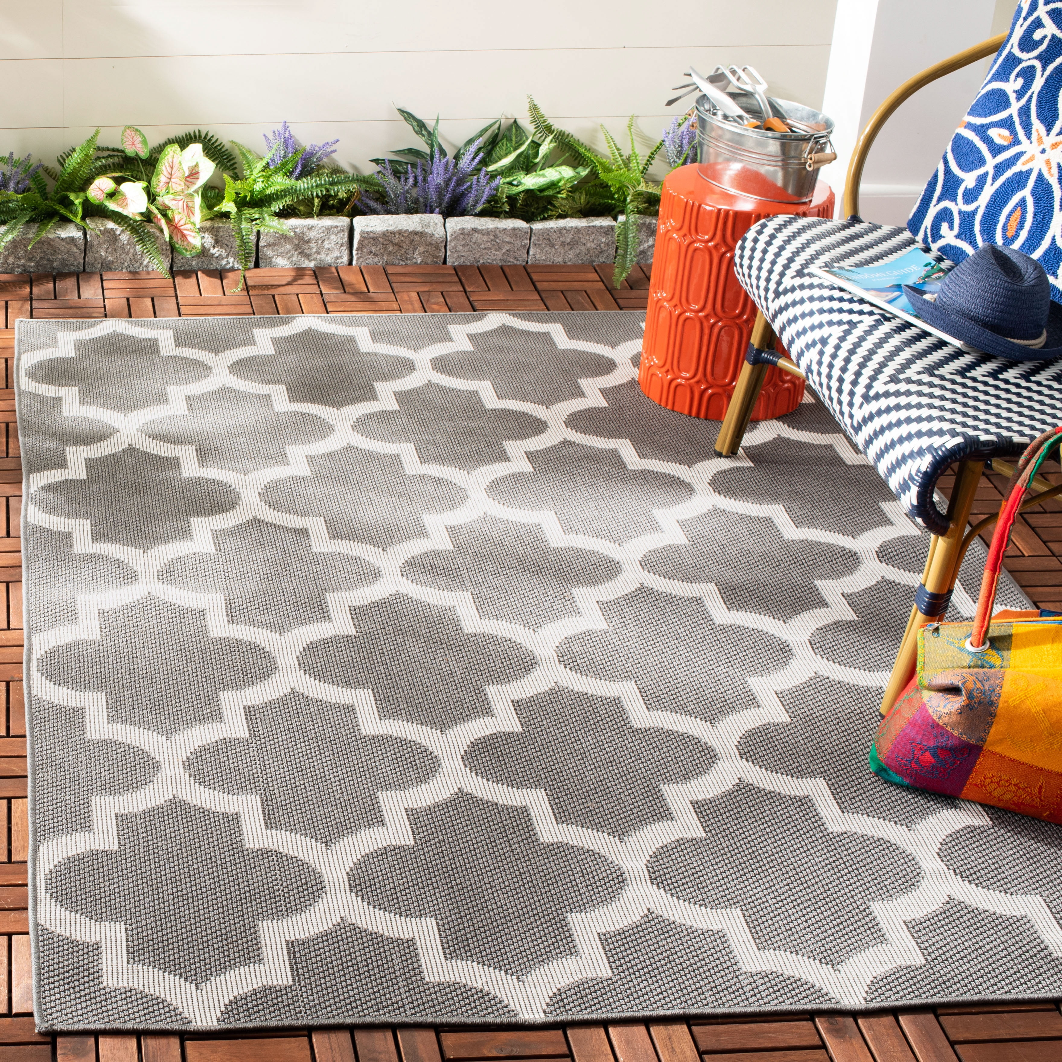 SAFAVIEH Machine Washable Rug Indoor/Outdoor Bermuda Collection - Bermuda Abraham Geometric Quatrefoil Indoor/Outdoor Area Rug Grey/Ivory, 9' x 12'