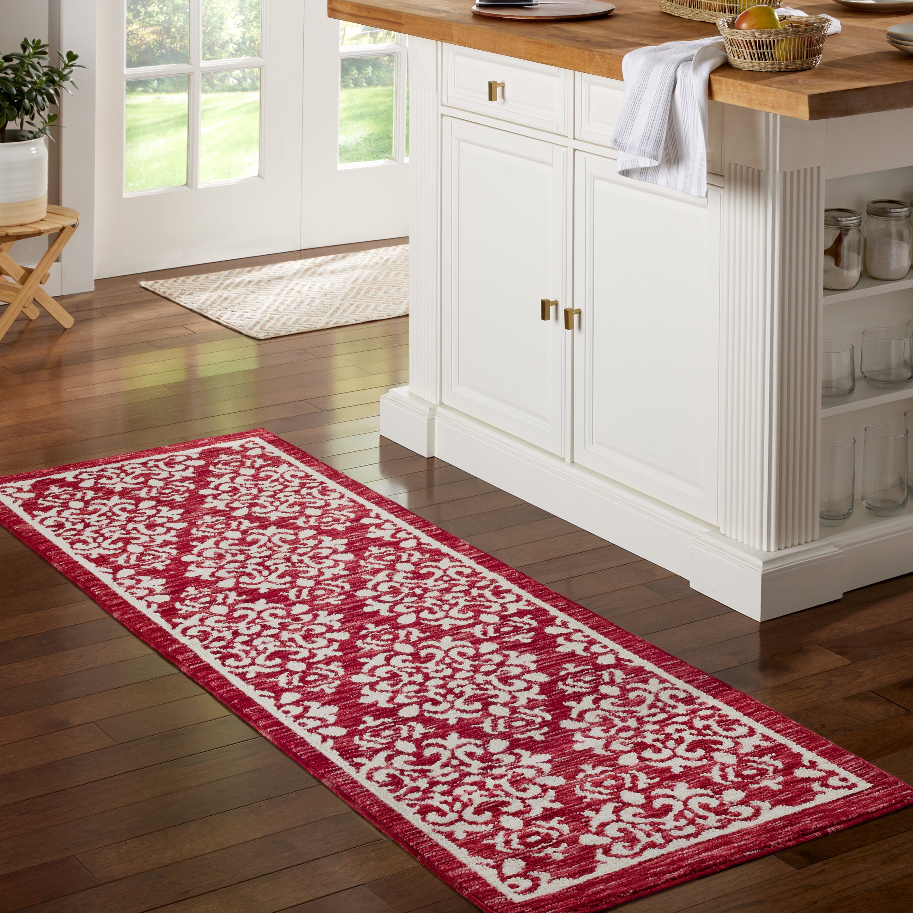 TOWN & COUNTRY EVERYDAY Walker Damask Medallion Everwash® Washable Multi-Use Decorative Rug with Non-Slip Backing, Red, 24"x72"