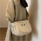 thumbnail image 5 of Bolso tote de nailon impermeable de gran capacidad, tipo dumpling, bandolera, ideal para el día a día, deportes y actividades al aire libre | Ligero y resistente a desgarros, 5 of 9