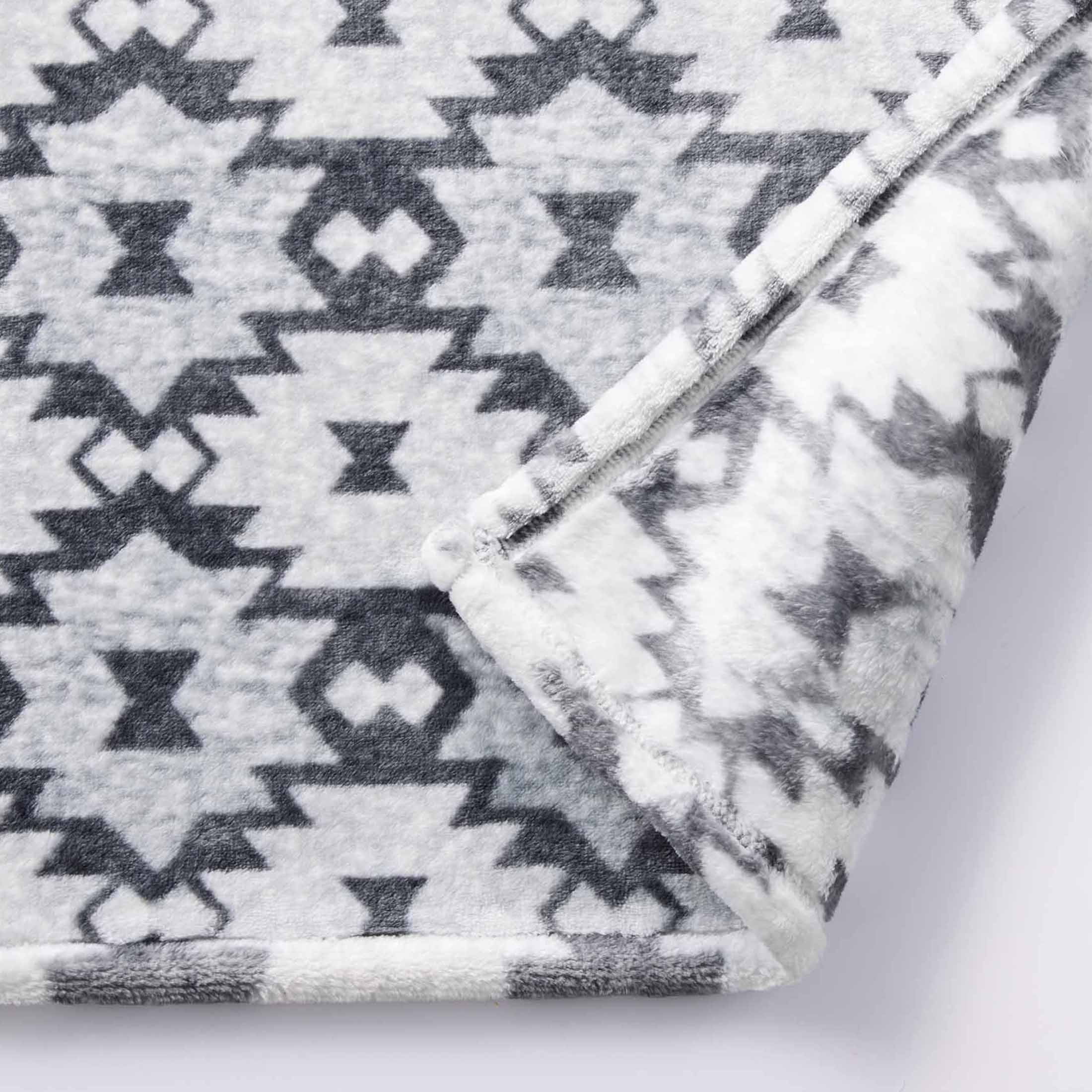Better Homes & Gardens  Printed Heavyweight Ultra  Plush Adult Throw, 50” x 72”,  Charcoal Geo