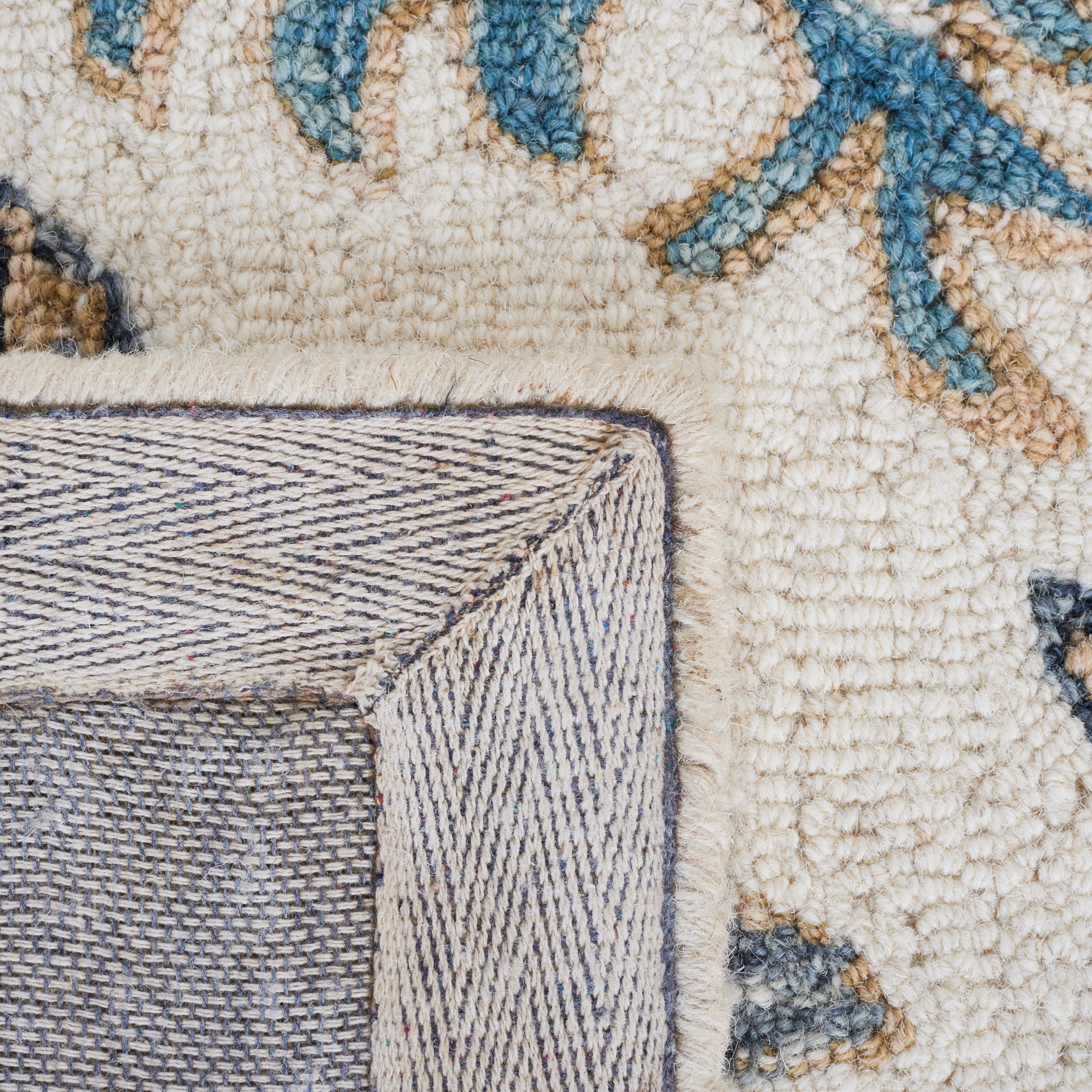 SAFAVIEH Metro David Medallion Runner Rug, Ivory/Blue, 2'3" x 9'