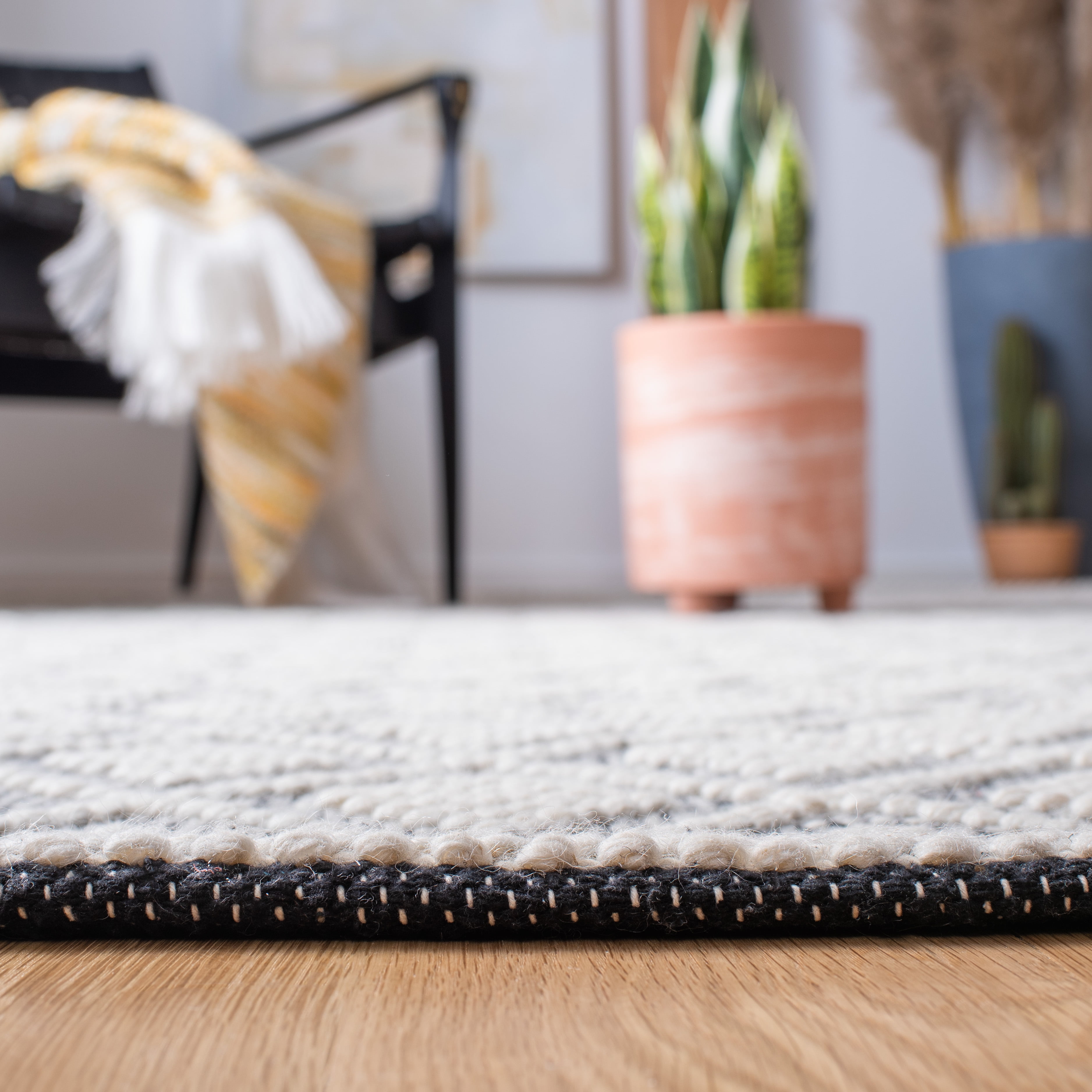 SAFAVIEH Natura Taneka Diamond Runner Rug, Ivory/Black, 2'3" x 8'