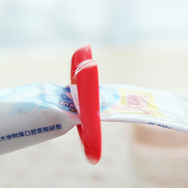 2 piezas ecológicas PP Lip Squeeze fabricante de pasta de dientes Manual Cartoon Squeeze pasta de dientes limpiador Facial, rosa + rojo