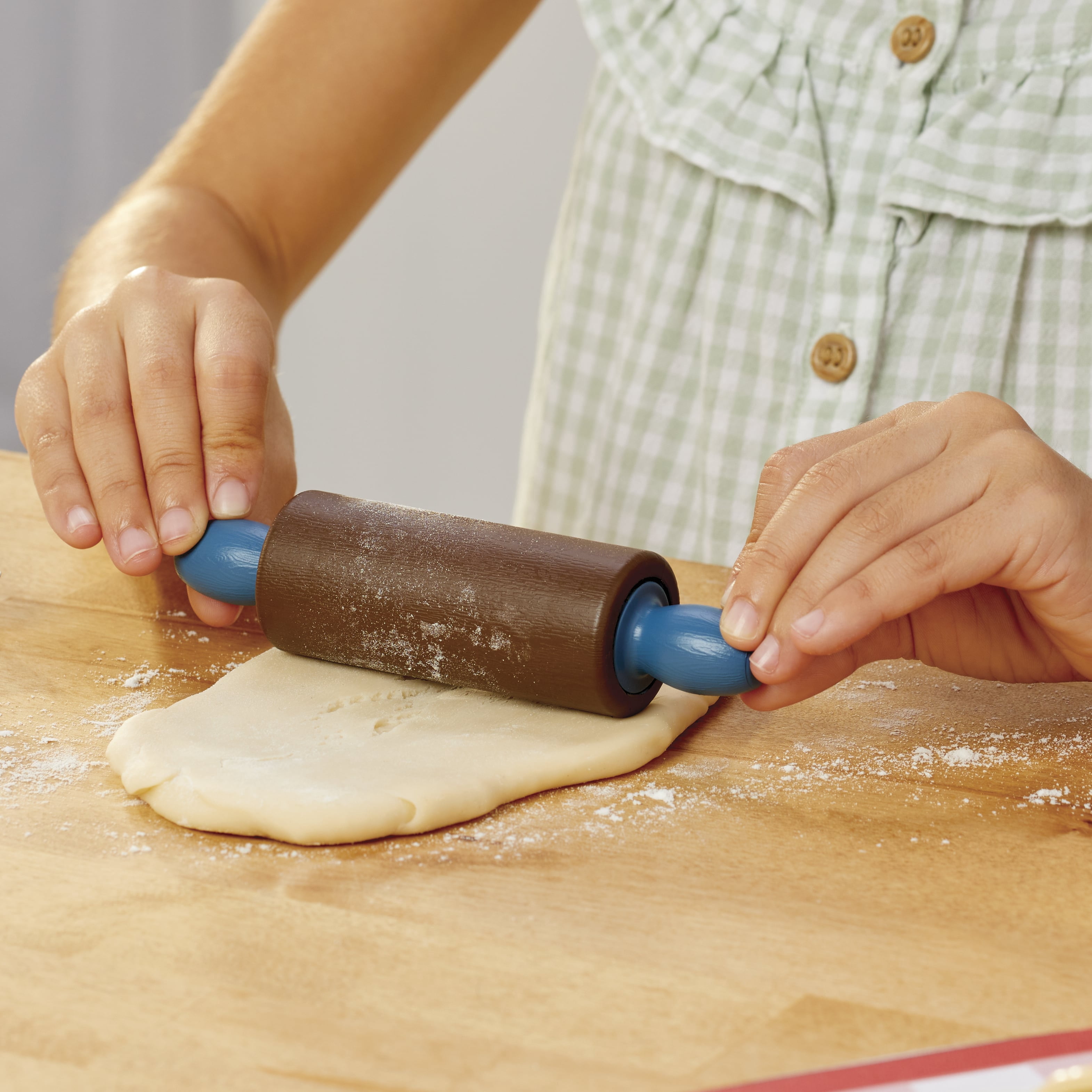 Little Tikes Creative Chefs Italian Restaurant Kit with Make-It Mix Play Sand, Ages 3+