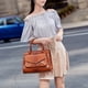 thumbnail image 3 of Bolso Con Bolso Kelly Europeo Y Americano Bolso Cruzado Cuero Encerado Con Un Hombro para Mujer (marrón) Marrón, 3 of 9