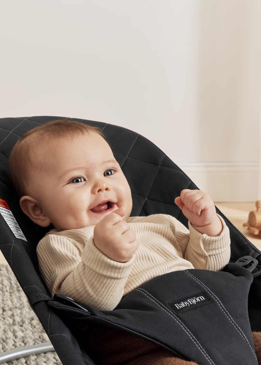 thumbnail image 2 of BabyBjorn Bouncer Bliss, Woven, Classic quilt, Black, 2 of 5