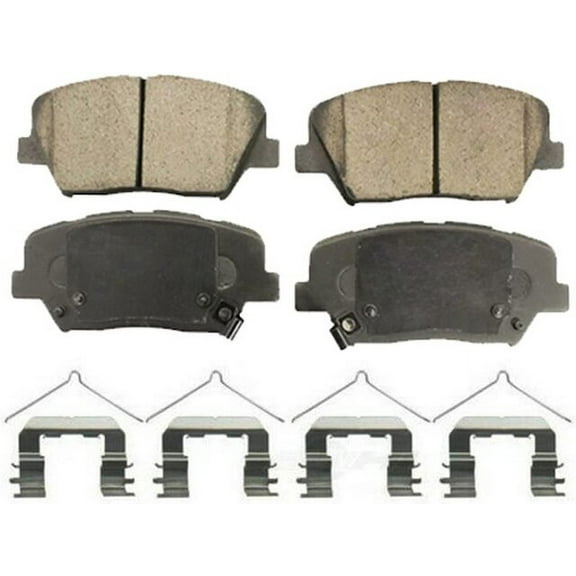 Front Brake Pad Set - Compatible with 2017 - 2018 Hyundai Santa Fe Sport