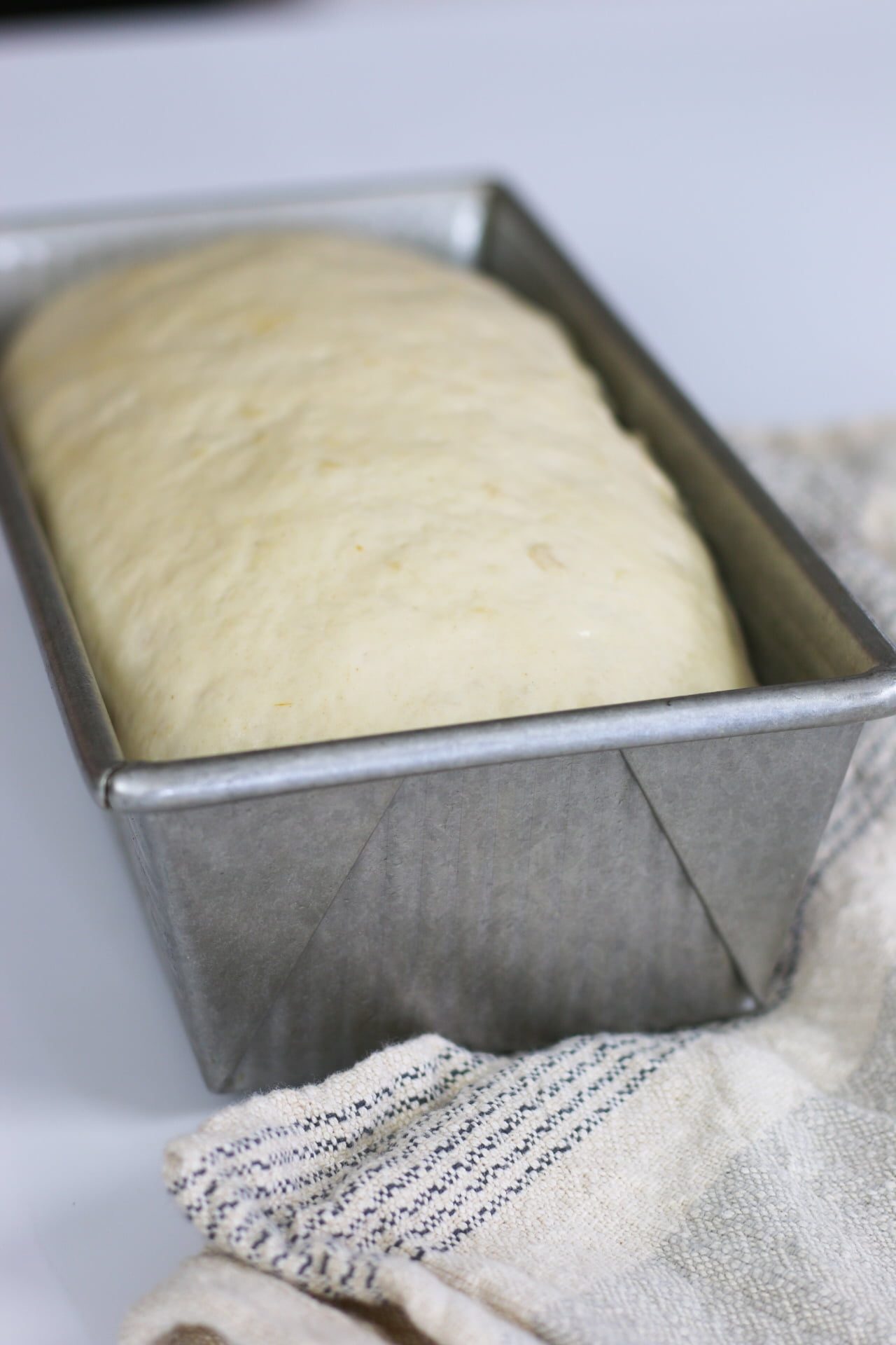 USA Pan Bakeware Nonstick Small Loaf Pan, 1 lb. vol., Aluminized Steel - Thumbnail 3