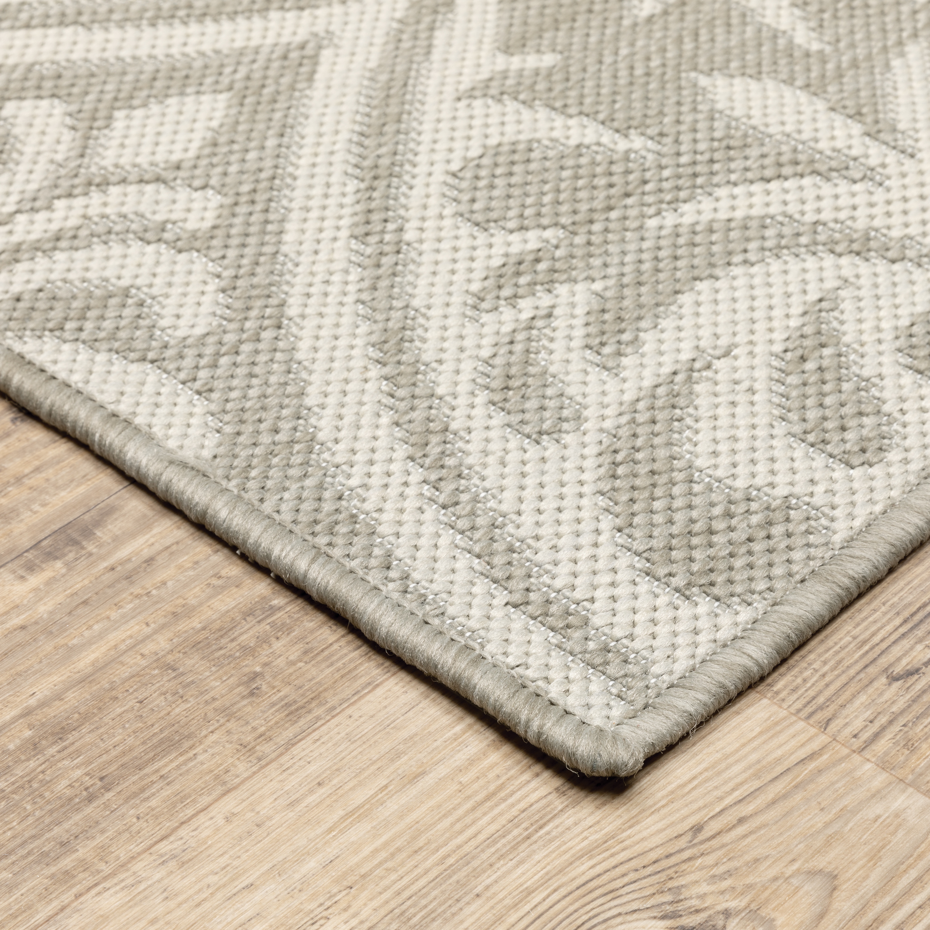 Avalon Home 6' x 9' Gray and Taupe Floral Outdoor Rug