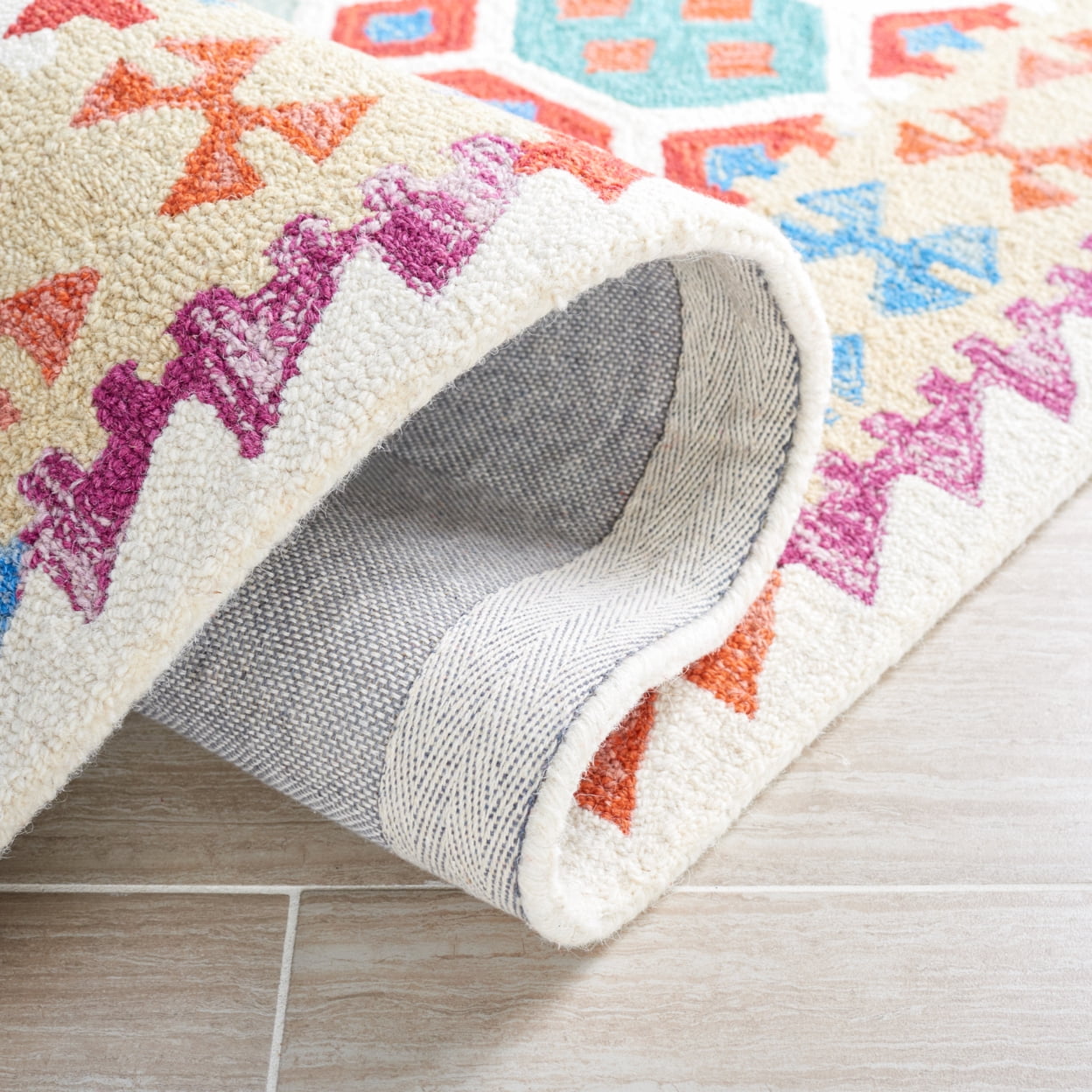 SAFAVIEH Aspen Boyce Geometric Area Rug, Ivory/Red, 7' x 7' Square
