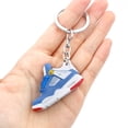 thumbnail image 3 of LLavero de zapatilla de deporte pequeña en 3D, accesorio divertido de simulación de calzado de baloncesto, ideal para regalo de cumpleaños de niños, 3 of 5