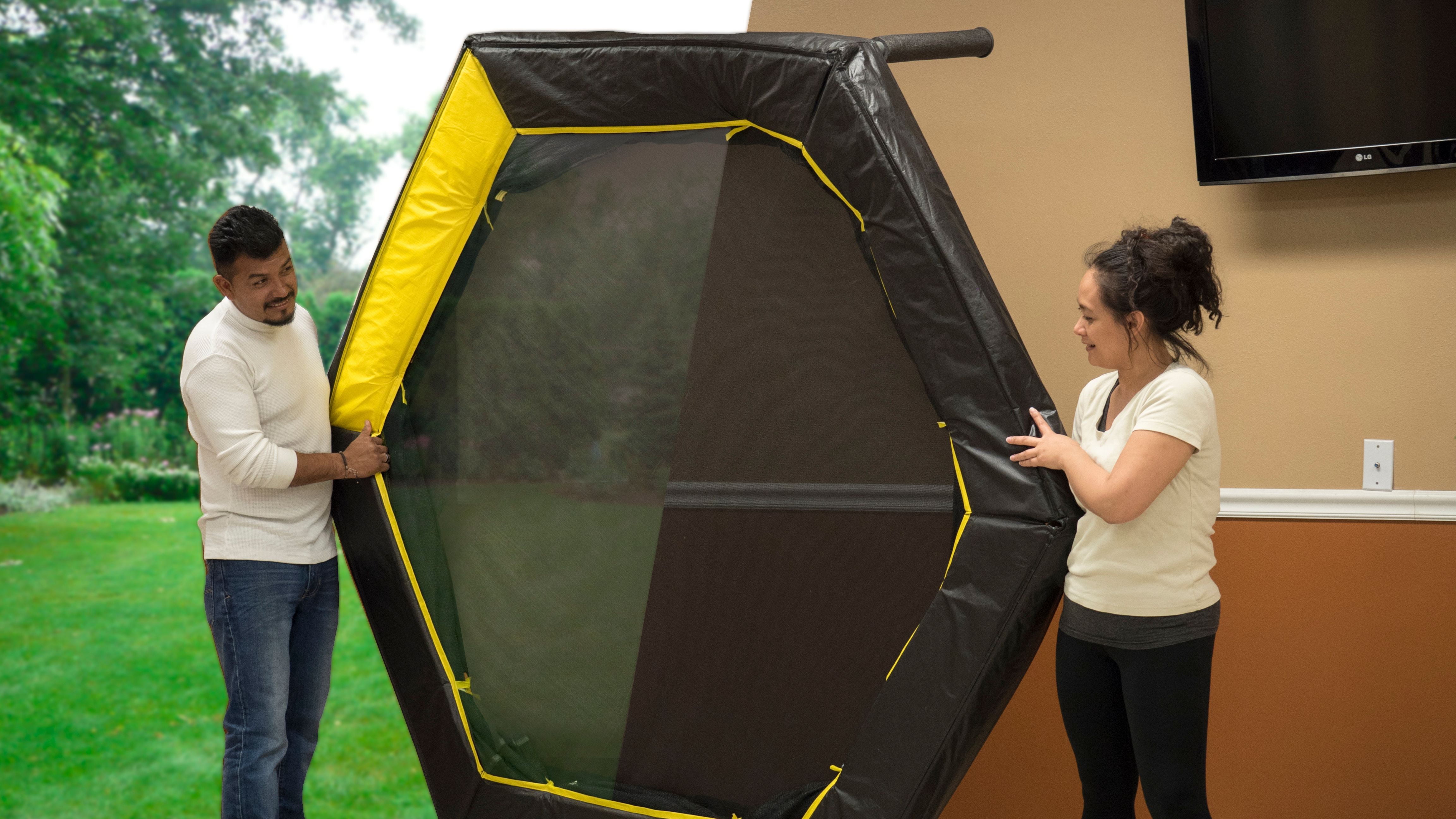 JumpKing 7.5-Foot Trampoline, with Enclosure, Black/Yellow
